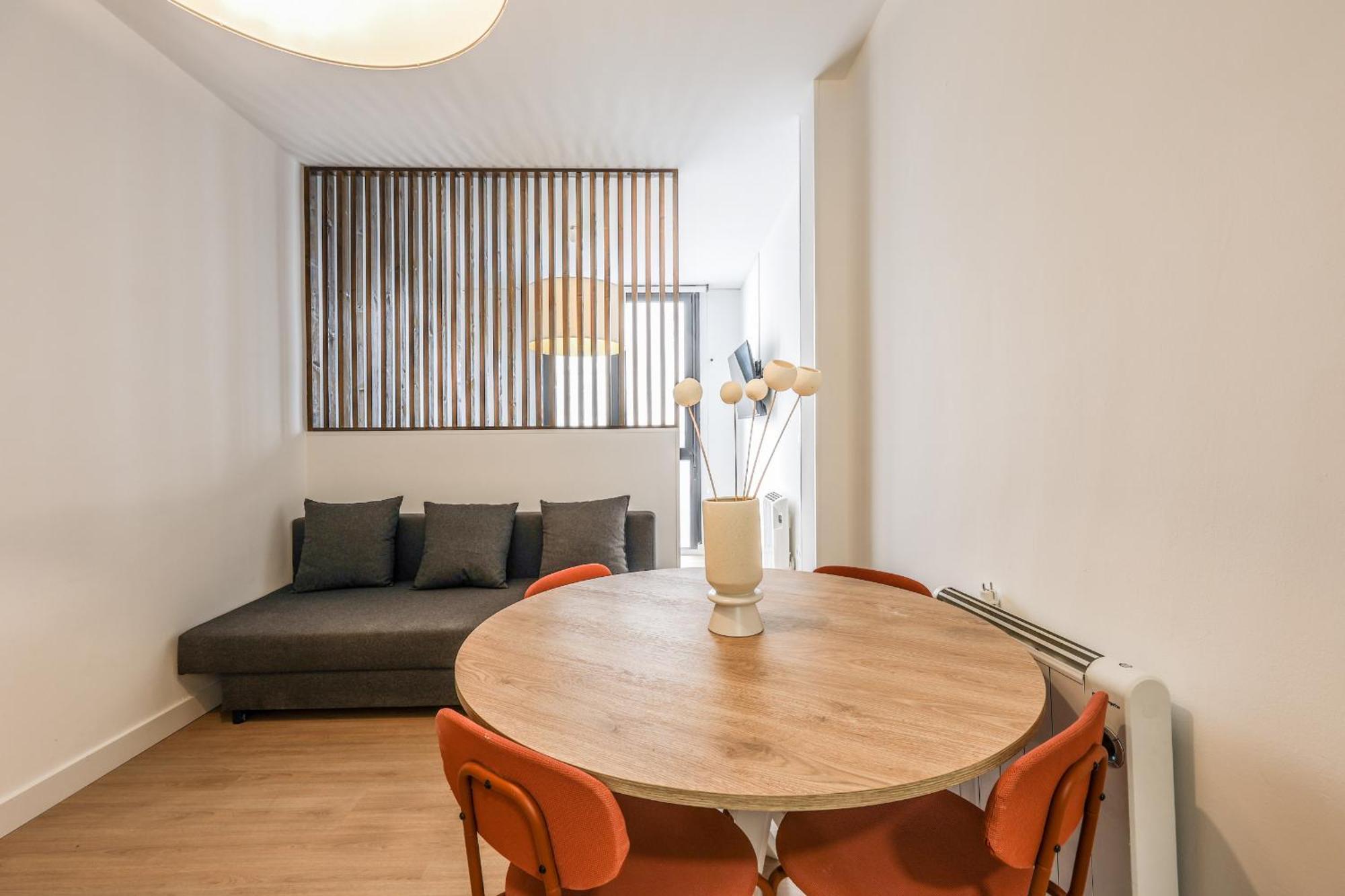 Pequeno Reformado En Tirso De Molina Alquiler Temporal Apartment *