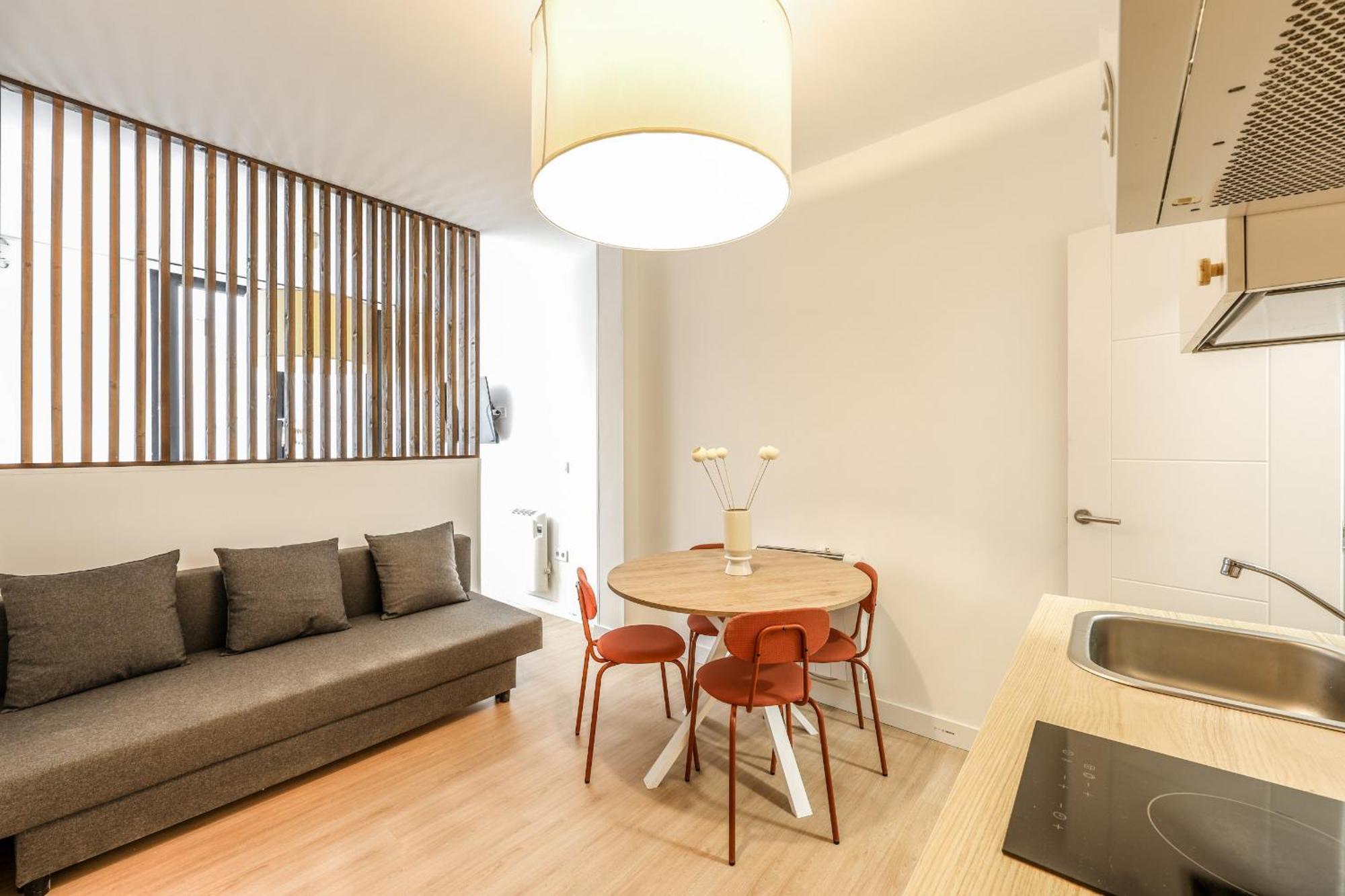 Apartment Pequeno Reformado En Tirso De Molina Alquiler Temporal Madrid
